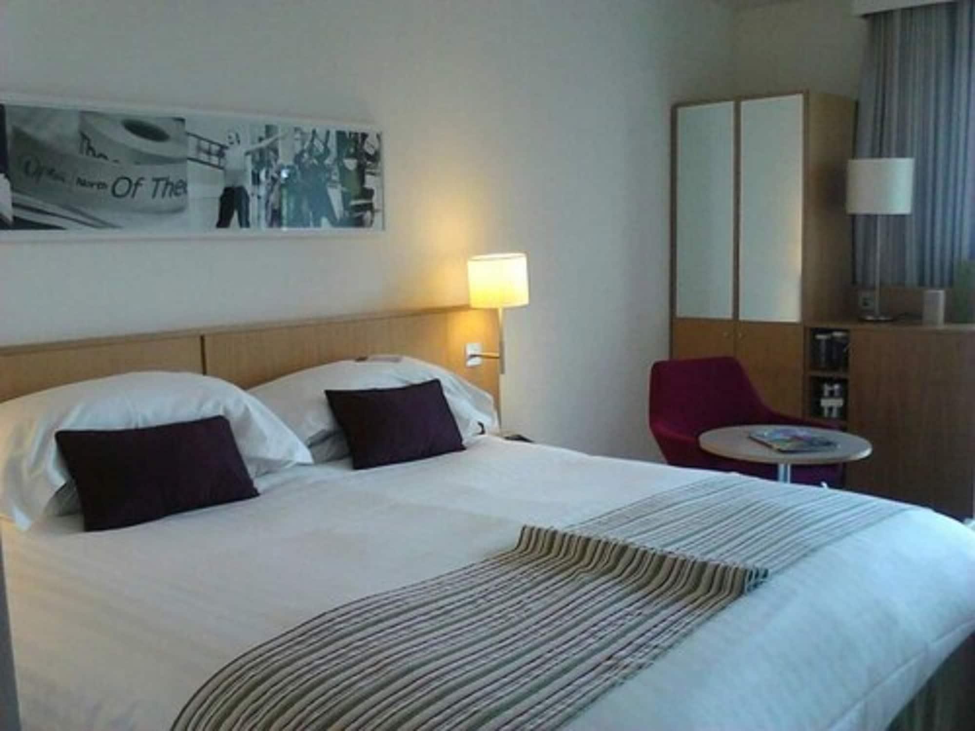 Отель Doubletree By Hilton Leeds Лидс Экстерьер фото