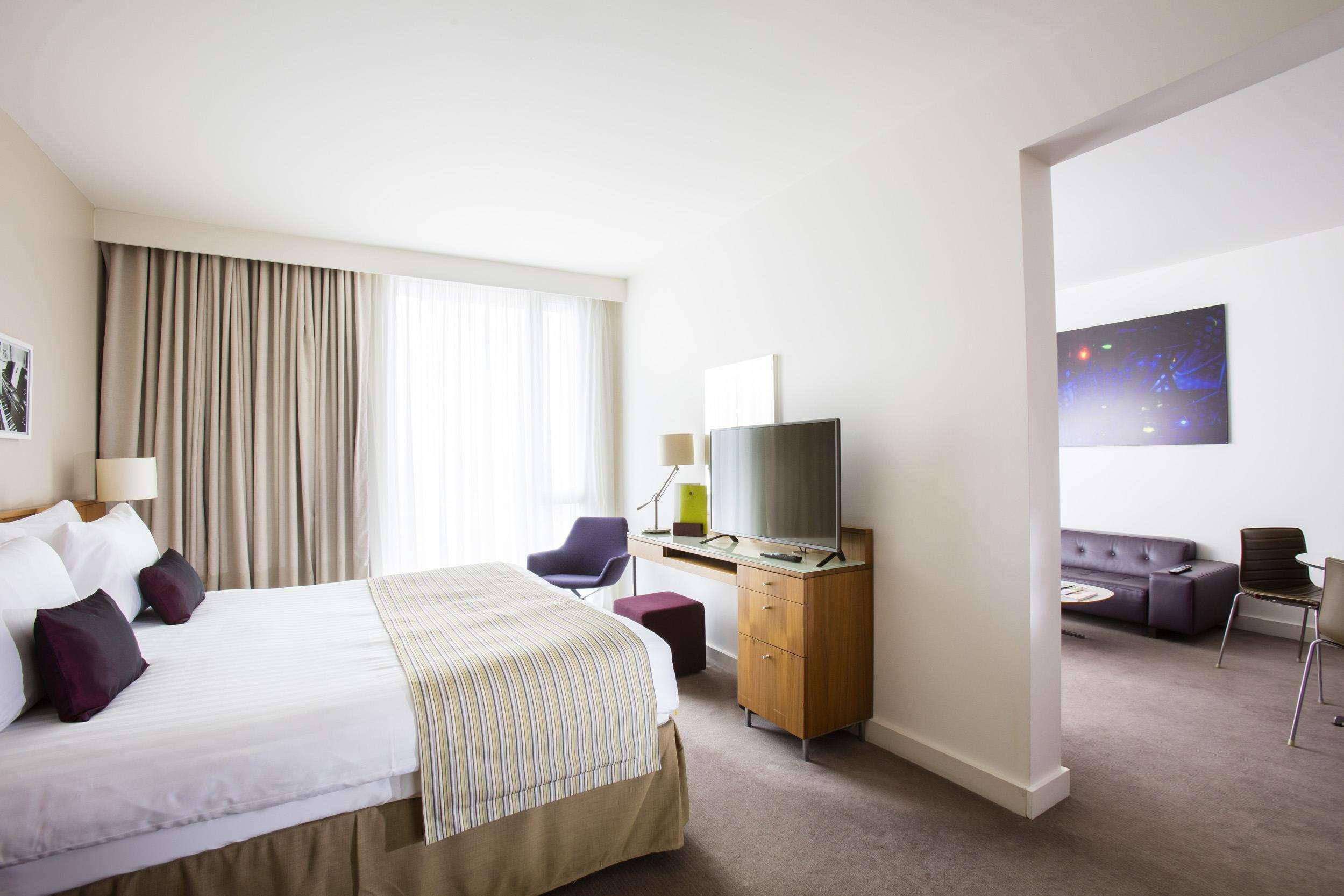 Отель Doubletree By Hilton Leeds Лидс Экстерьер фото