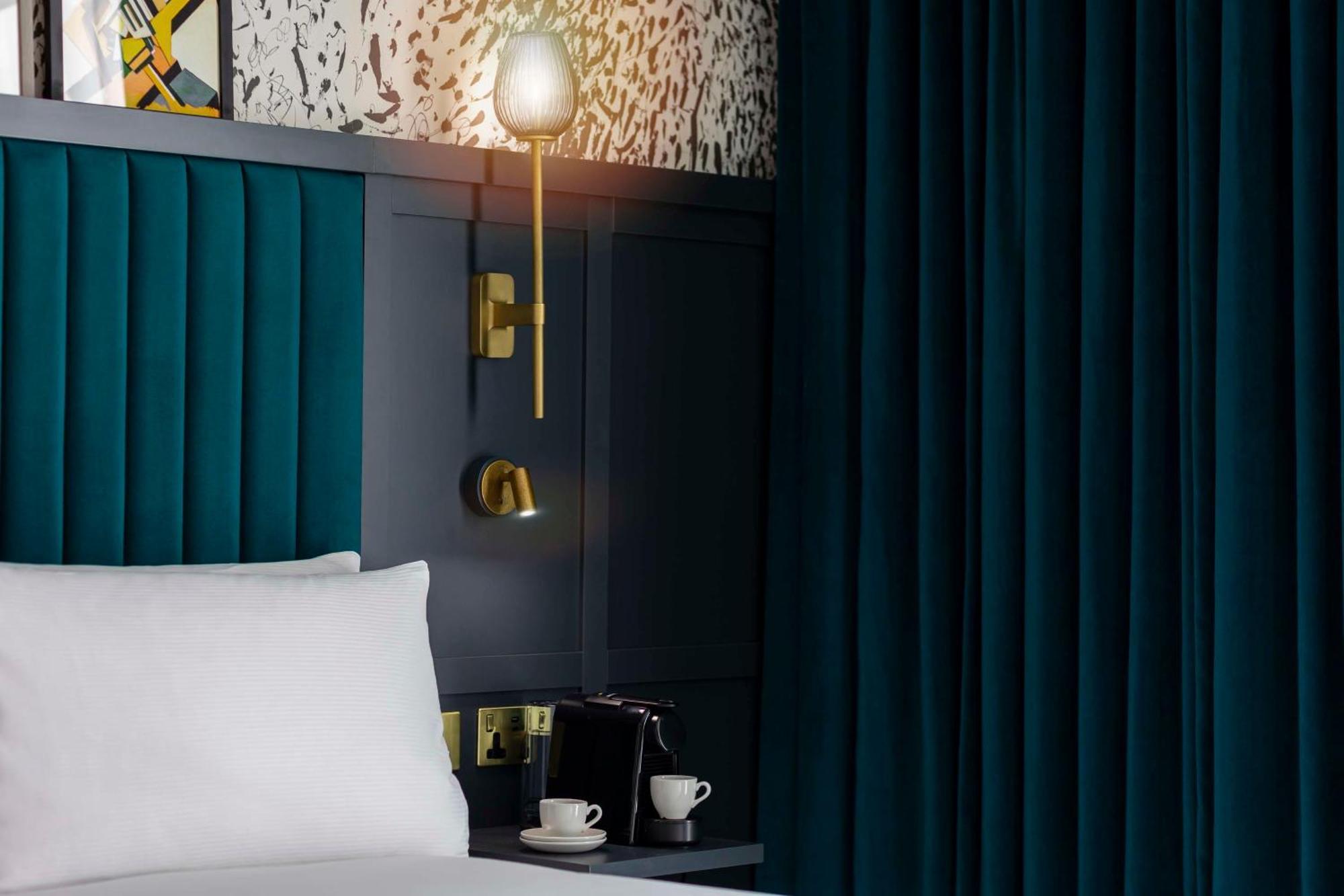 Отель Doubletree By Hilton Leeds Лидс Экстерьер фото