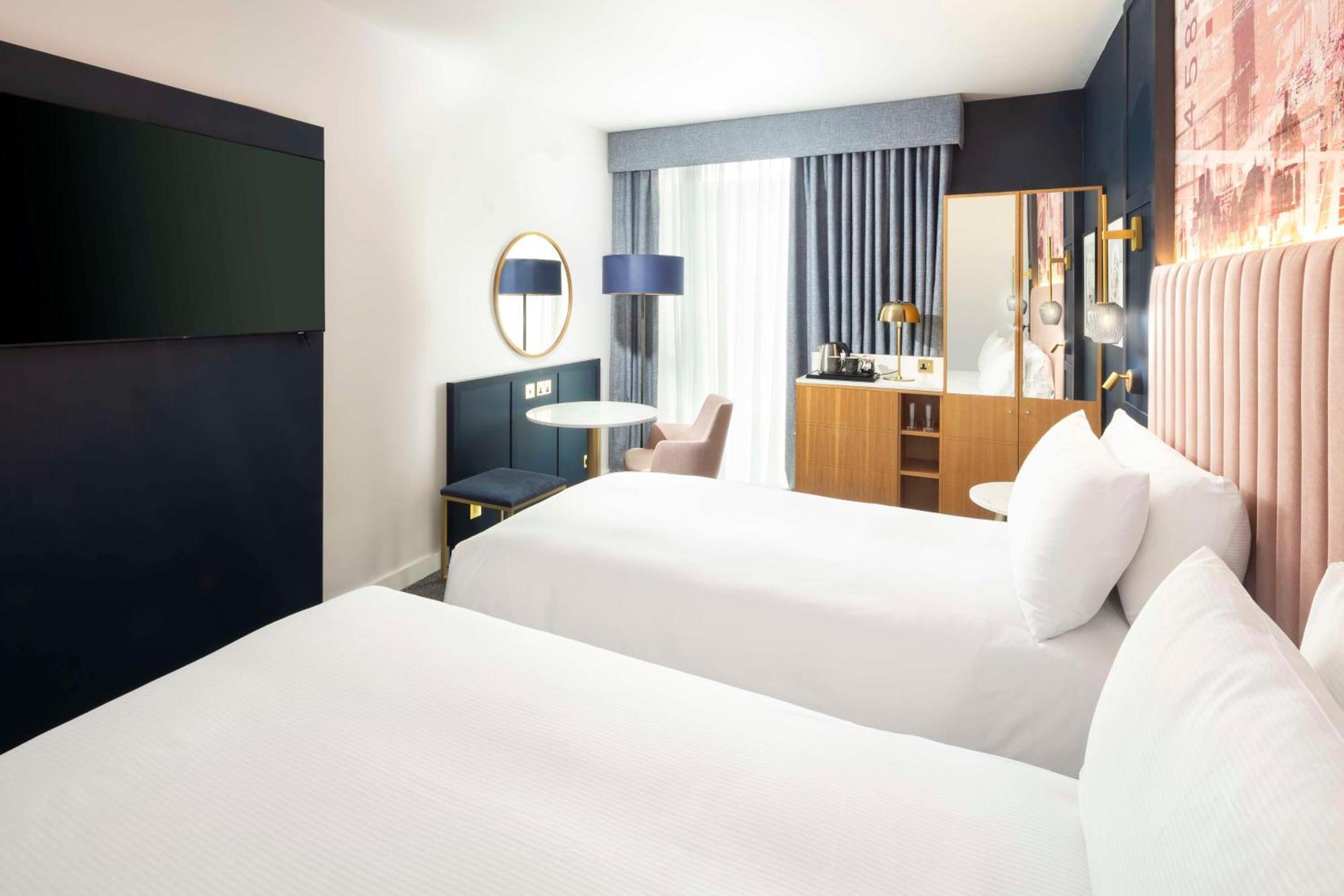 Отель Doubletree By Hilton Leeds Лидс Экстерьер фото