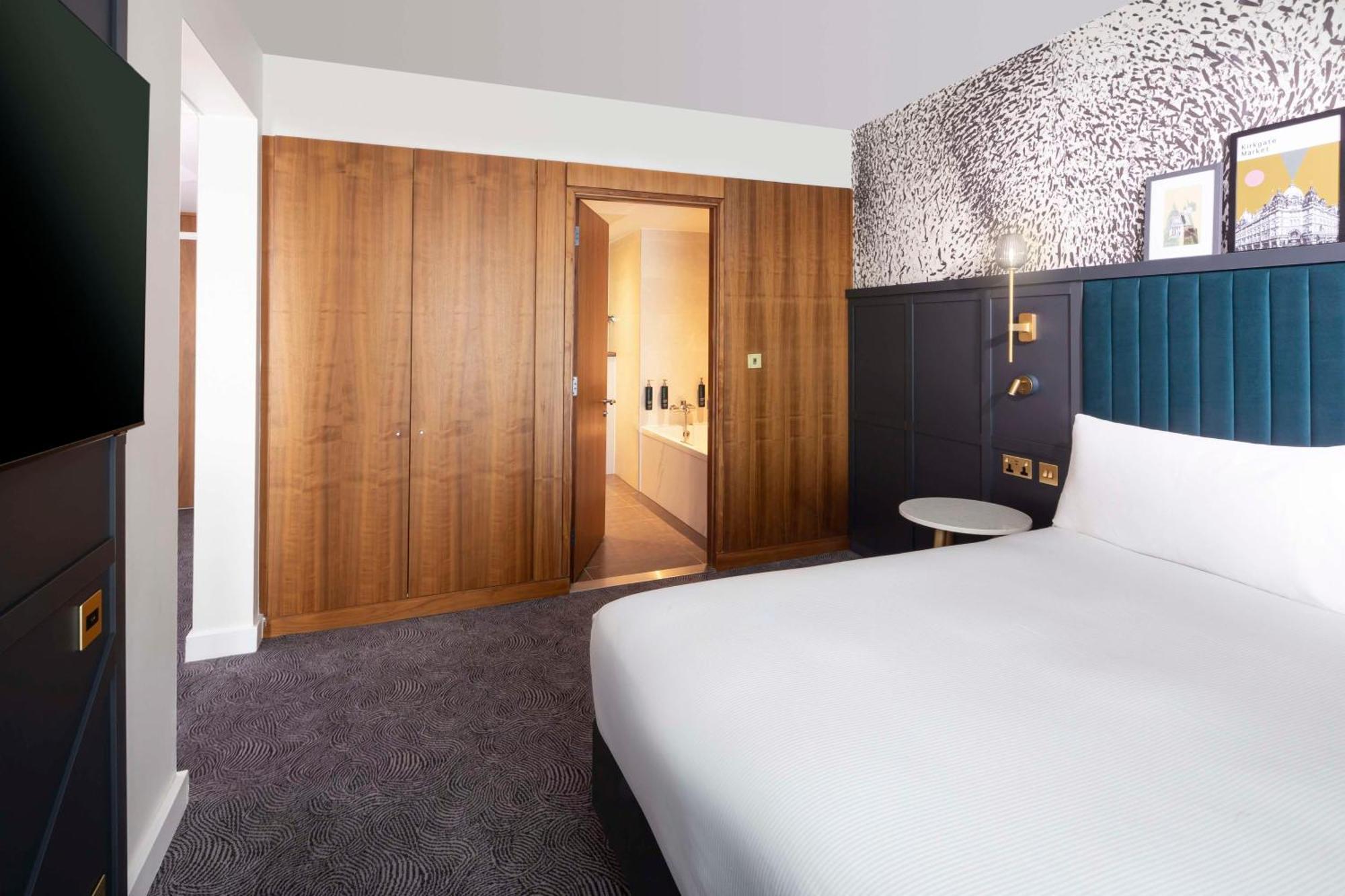 Отель Doubletree By Hilton Leeds Лидс Экстерьер фото