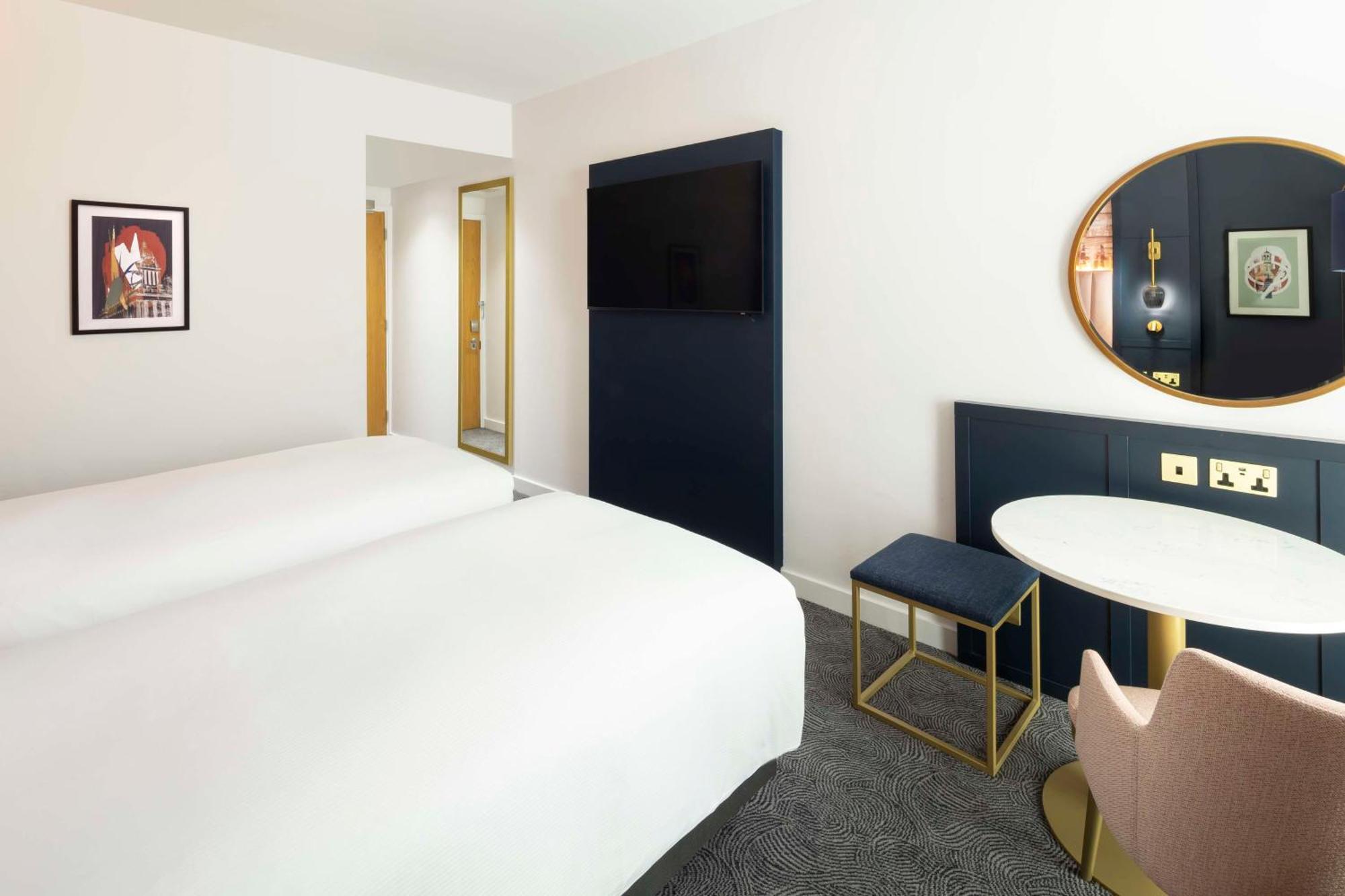 Отель Doubletree By Hilton Leeds Лидс Экстерьер фото